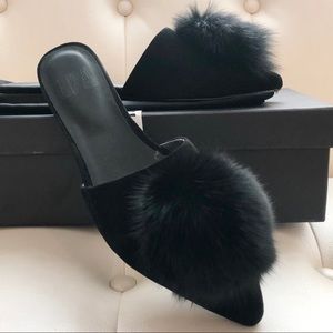 BLACK FUR POM POM SLIDES
